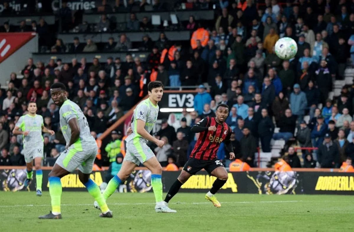 Manchester City players defending against Bournemouth
