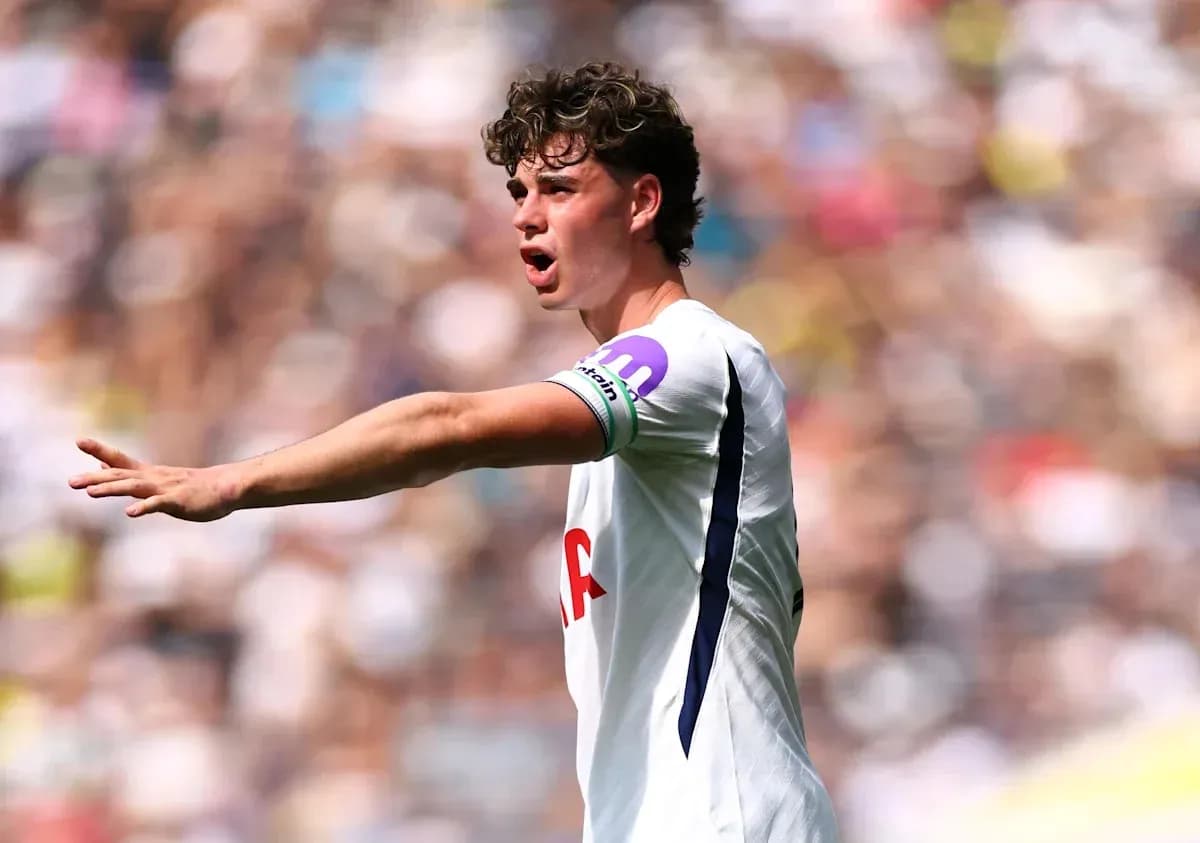Player gesturing during match with Tottenham kit