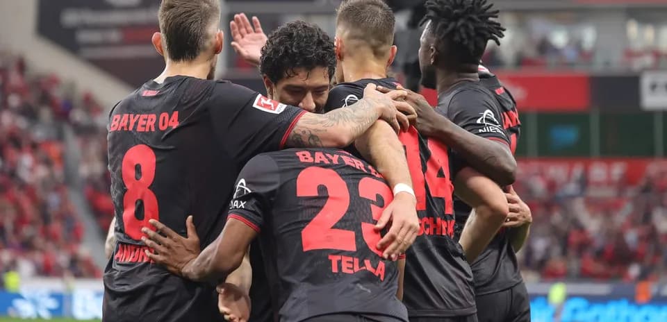 Bayer Leverkusen players celebrating a goal