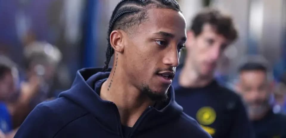 Player walking through a corridor before match