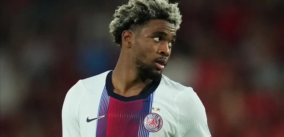 Player in Paris Saint-Germain jersey during match