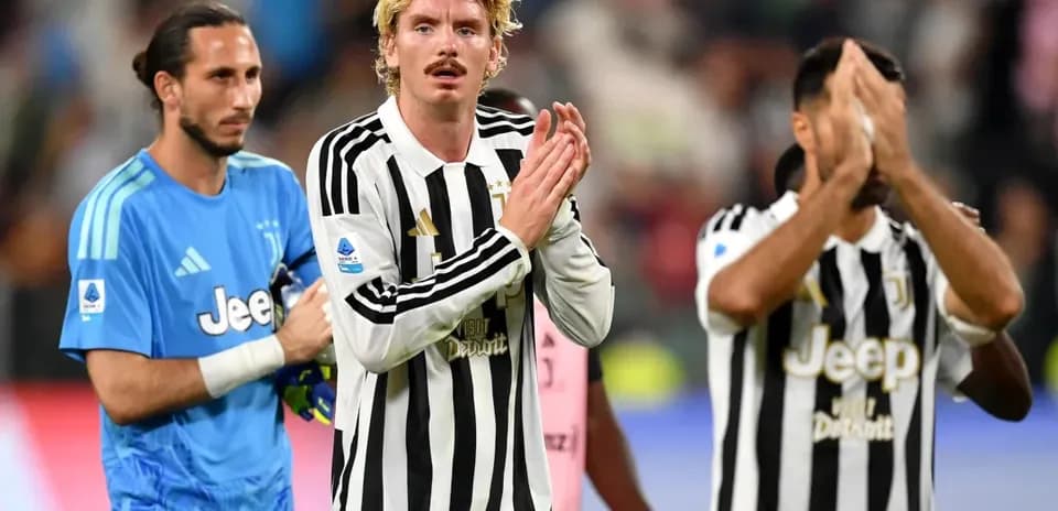 Juventus players applauding fans after a match
