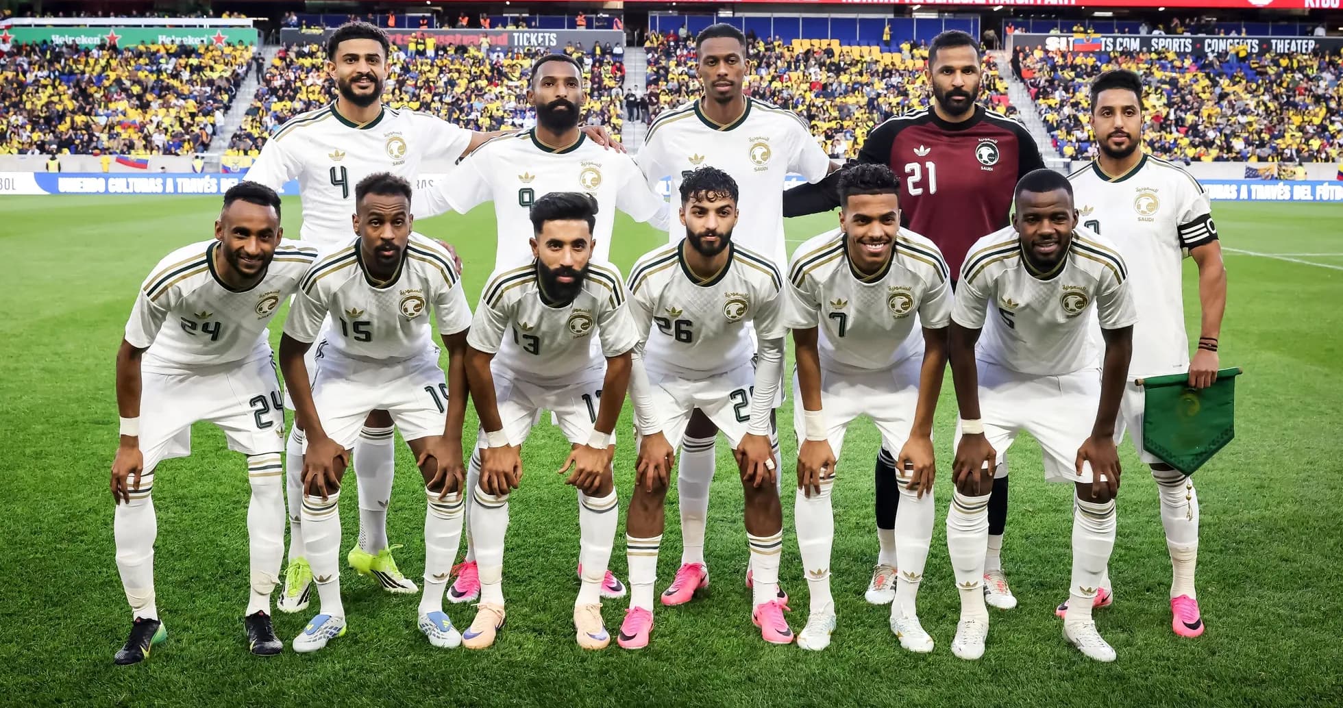Saudi Arabia national football team posing for photo