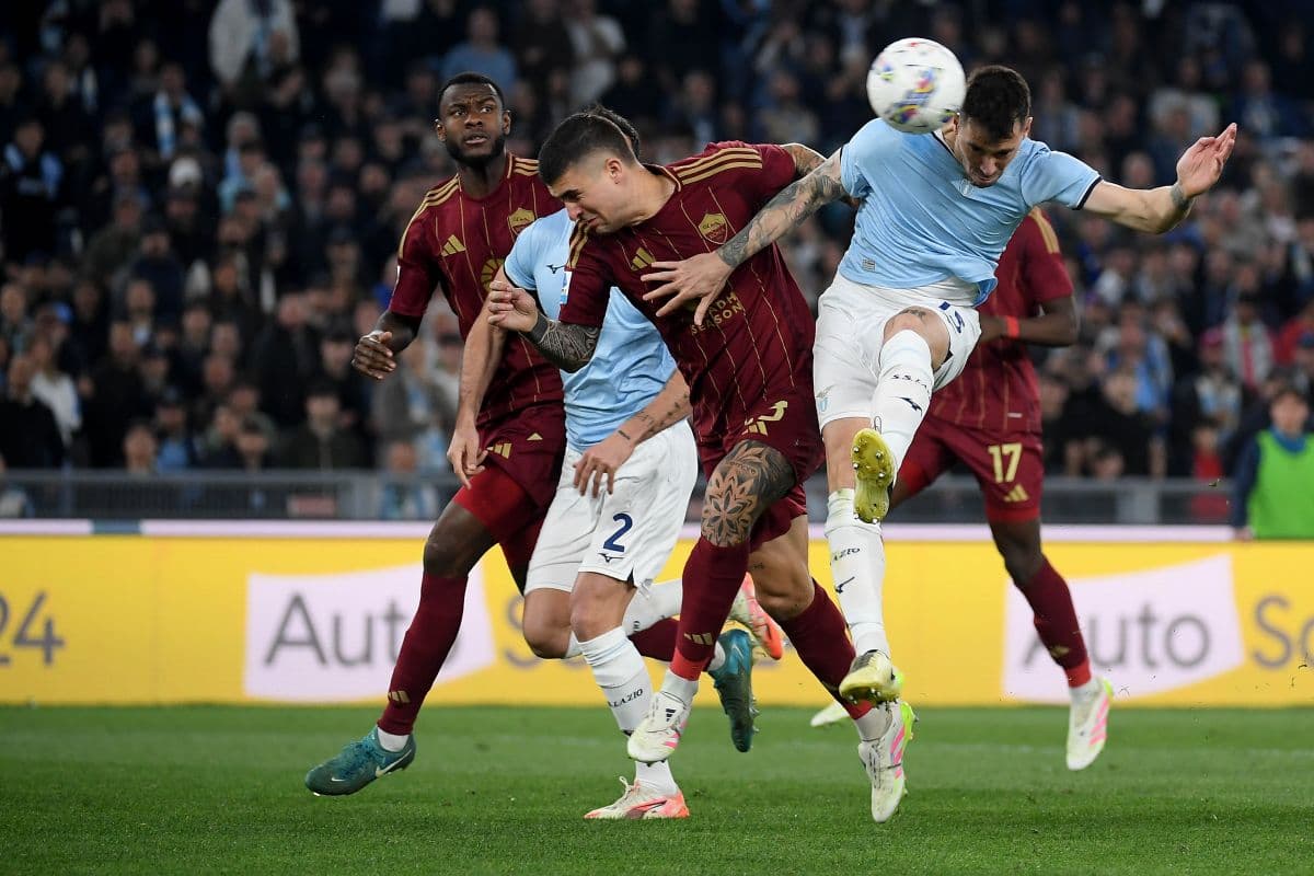 Players competing during AS Roma vs Lazio match