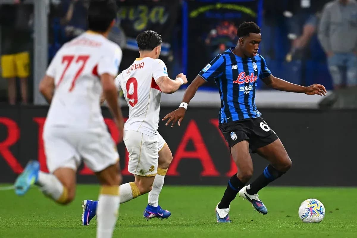 Player dribbling past opponent during Serie A match