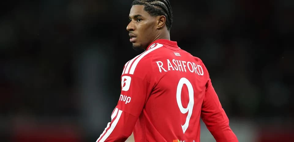 Player in red jersey with 'RASHFORD' and number 9