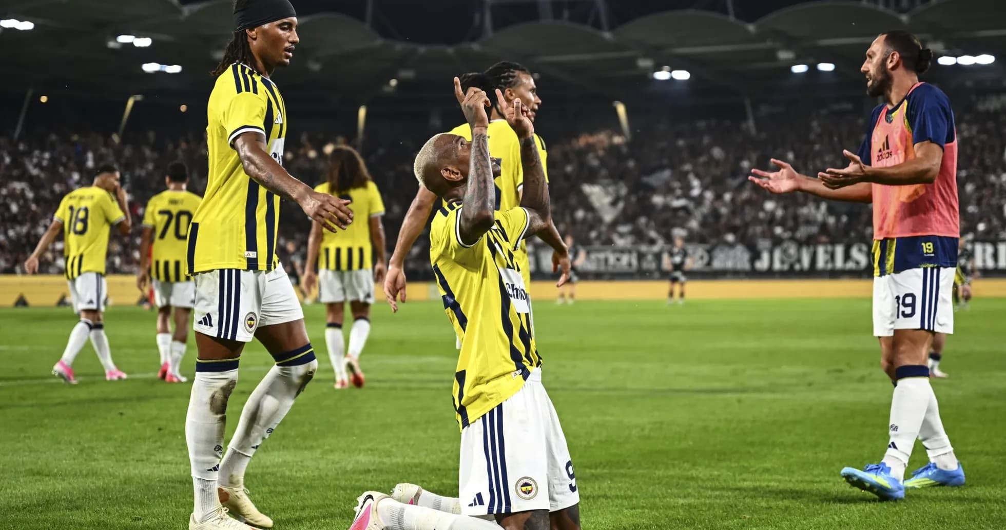 Fenerbahçe players celebrating a goal