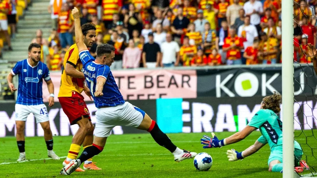 Rangers player attempting to score against Jagiellonia