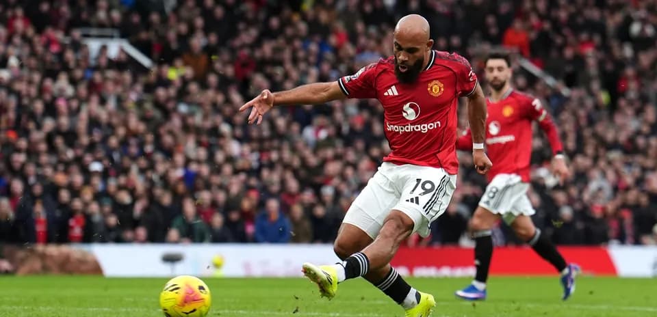 Manchester United player shooting on goal