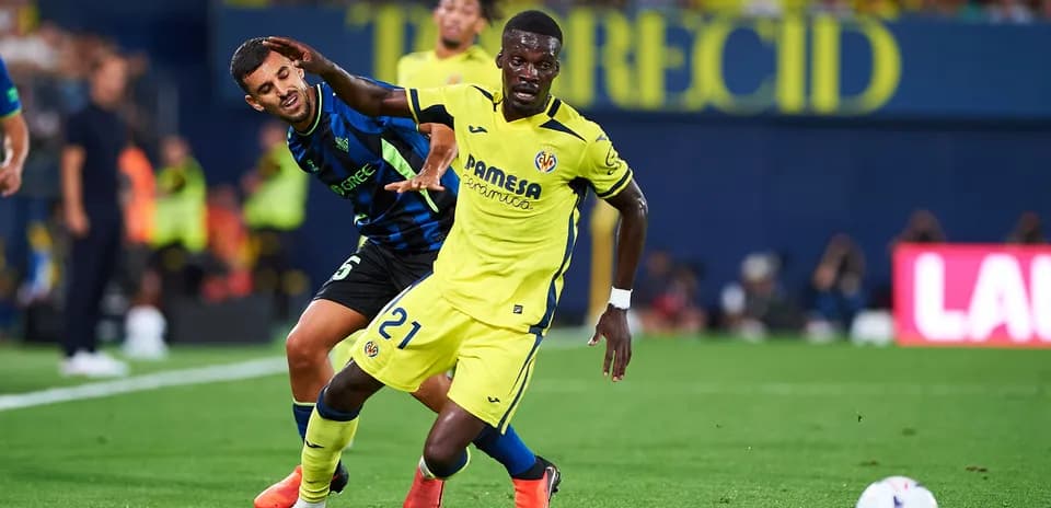 Villarreal player dribbling past defender during match