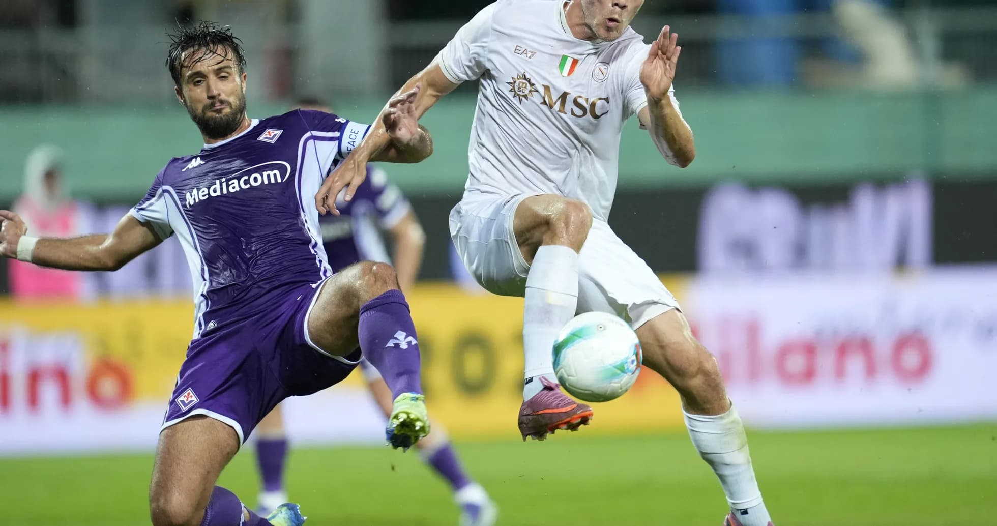 Fiorentina player tackling Napoli player during match