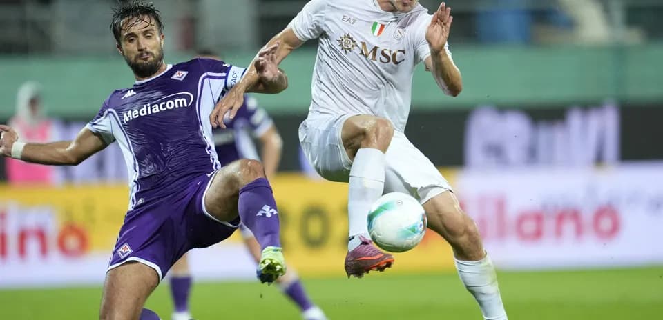 Fiorentina player tackling Napoli player during match