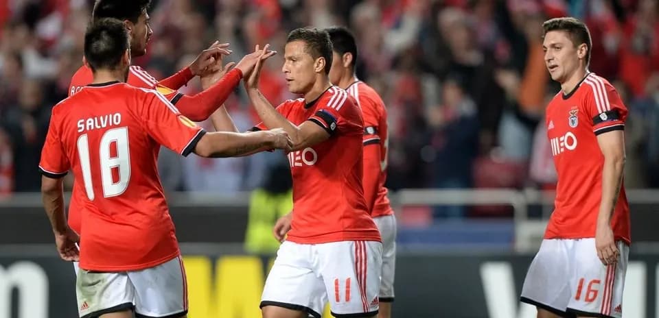 Benfica players celebrating during Europa League match