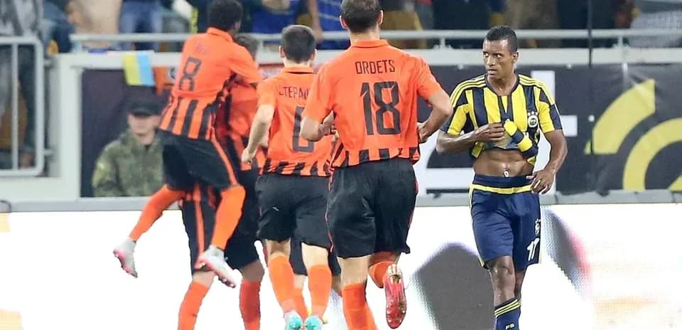 Shakhtar Donetsk players celebrating a goal