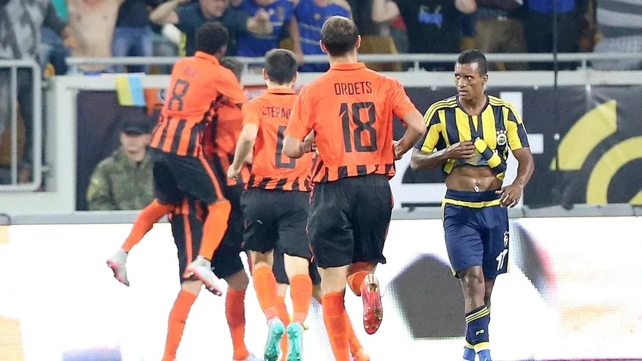 Shakhtar Donetsk players celebrating a goal