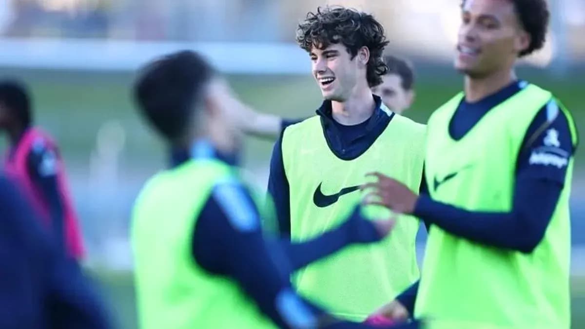 Players in training vests during practice session