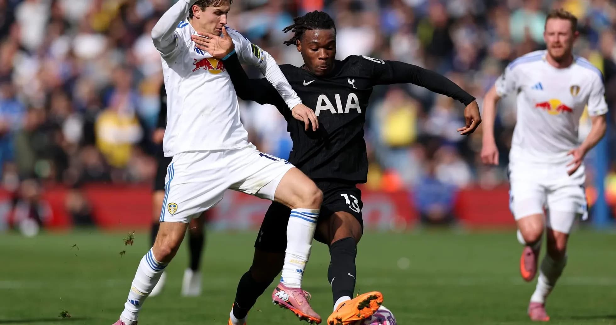 Player challenge during Tottenham vs Leeds match
