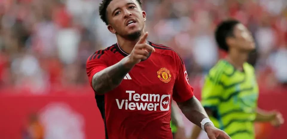 Player celebrating in Manchester United kit during match