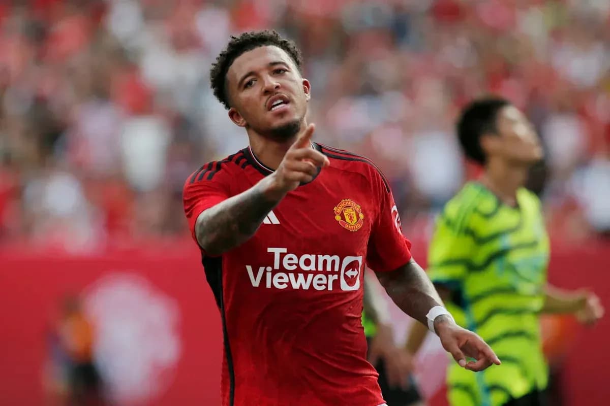 Player celebrating in Manchester United kit during match