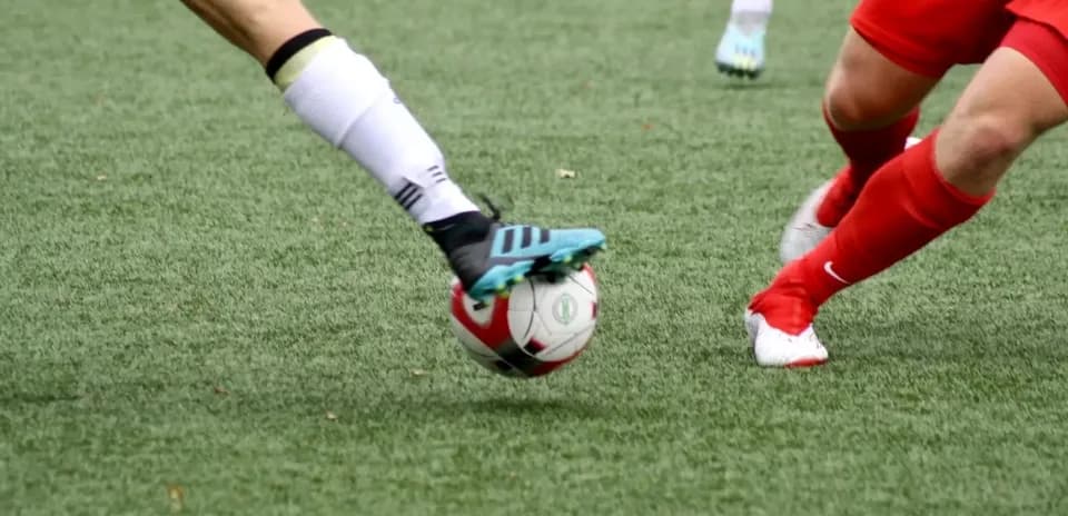 Players contesting for the ball in WK-League match