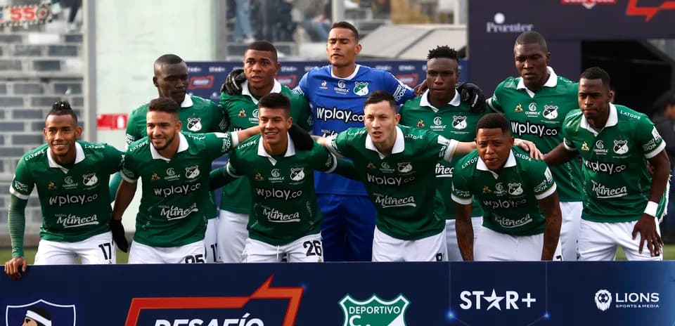 Deportivo Cali team posing for group photo