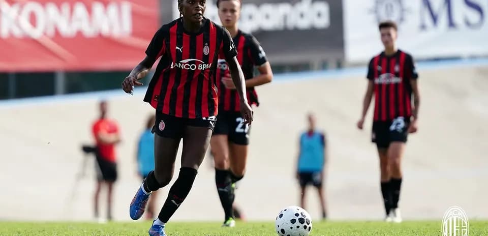 AC Milan Women's player dribbling the ball