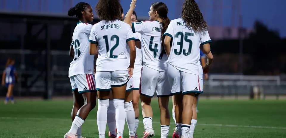 Real Madrid Women celebrating a goal