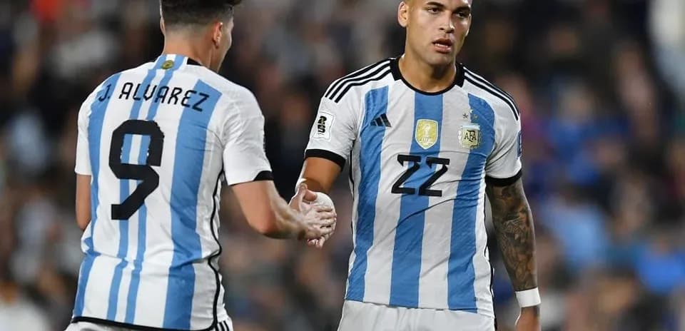 Argentina players exchanging a handshake on field