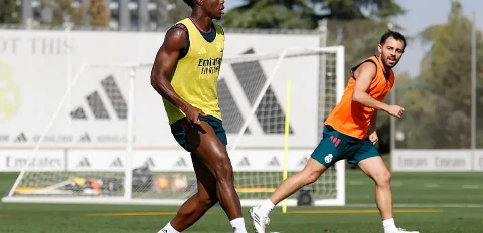 Two players training on the pitch at Real Madrid