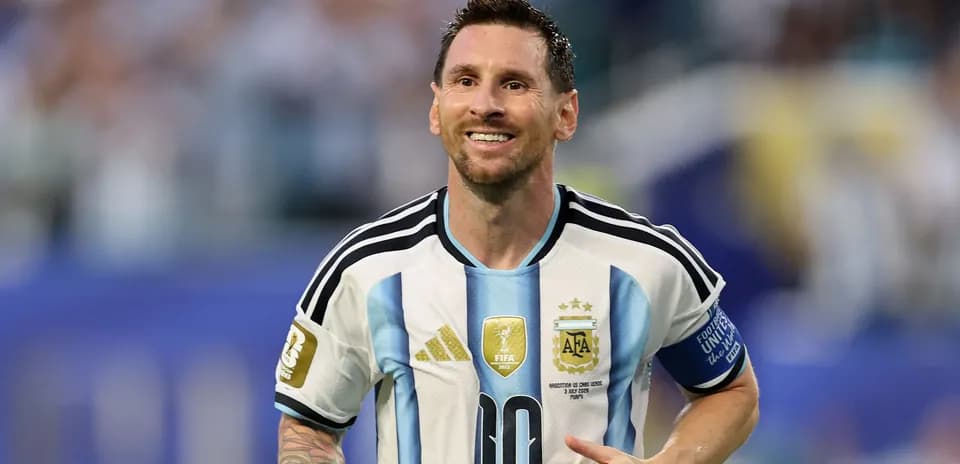 Lionel Messi celebrating in Argentina national team jersey