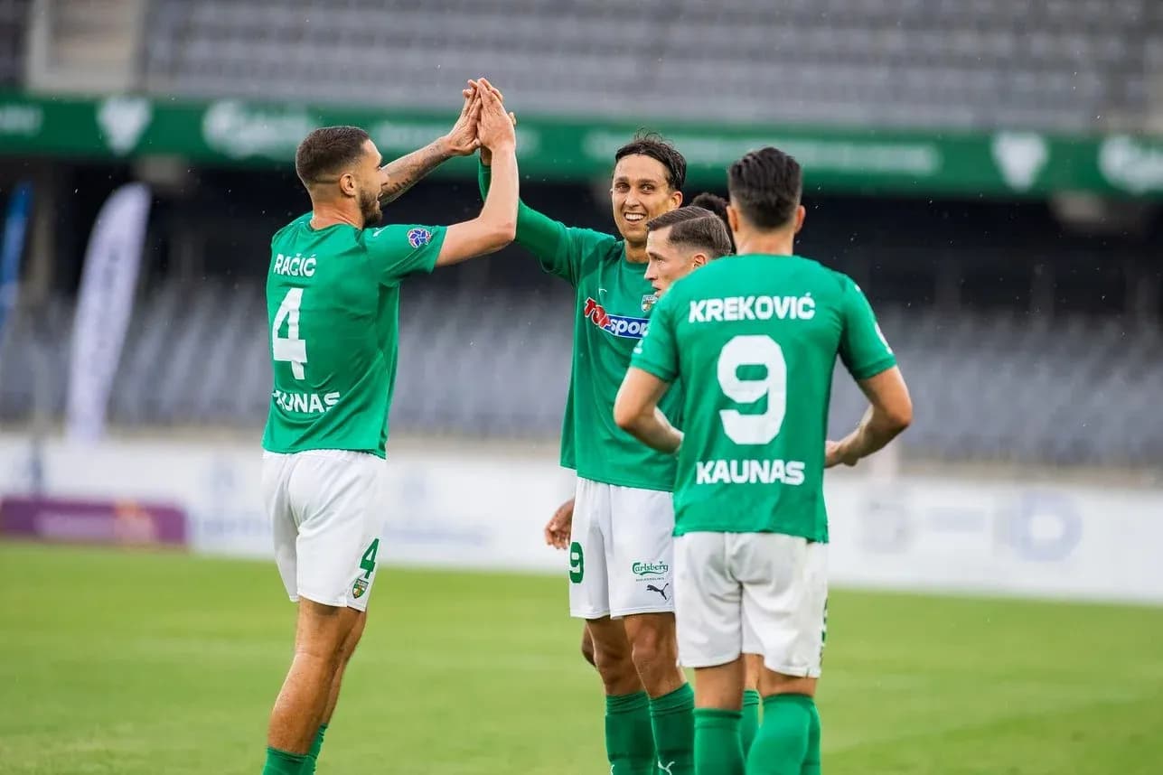 Žalgiris players celebrating a goal