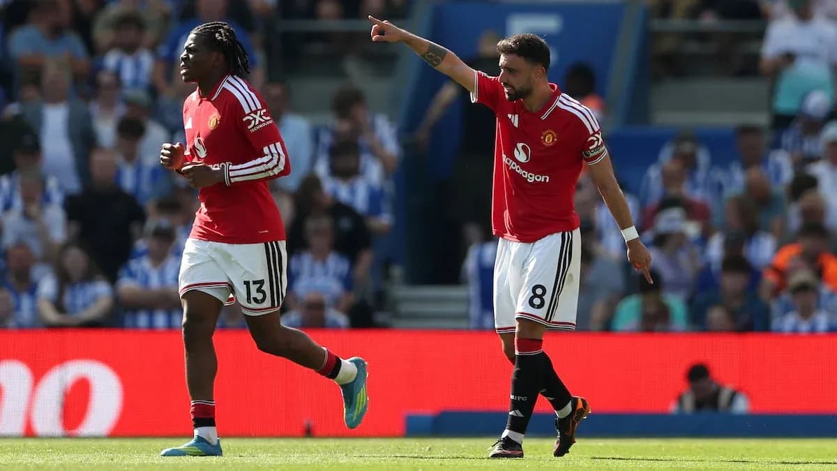 Manchester United players celebrating during match
