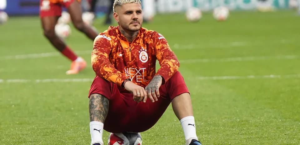 Player sitting on the pitch during warm-up