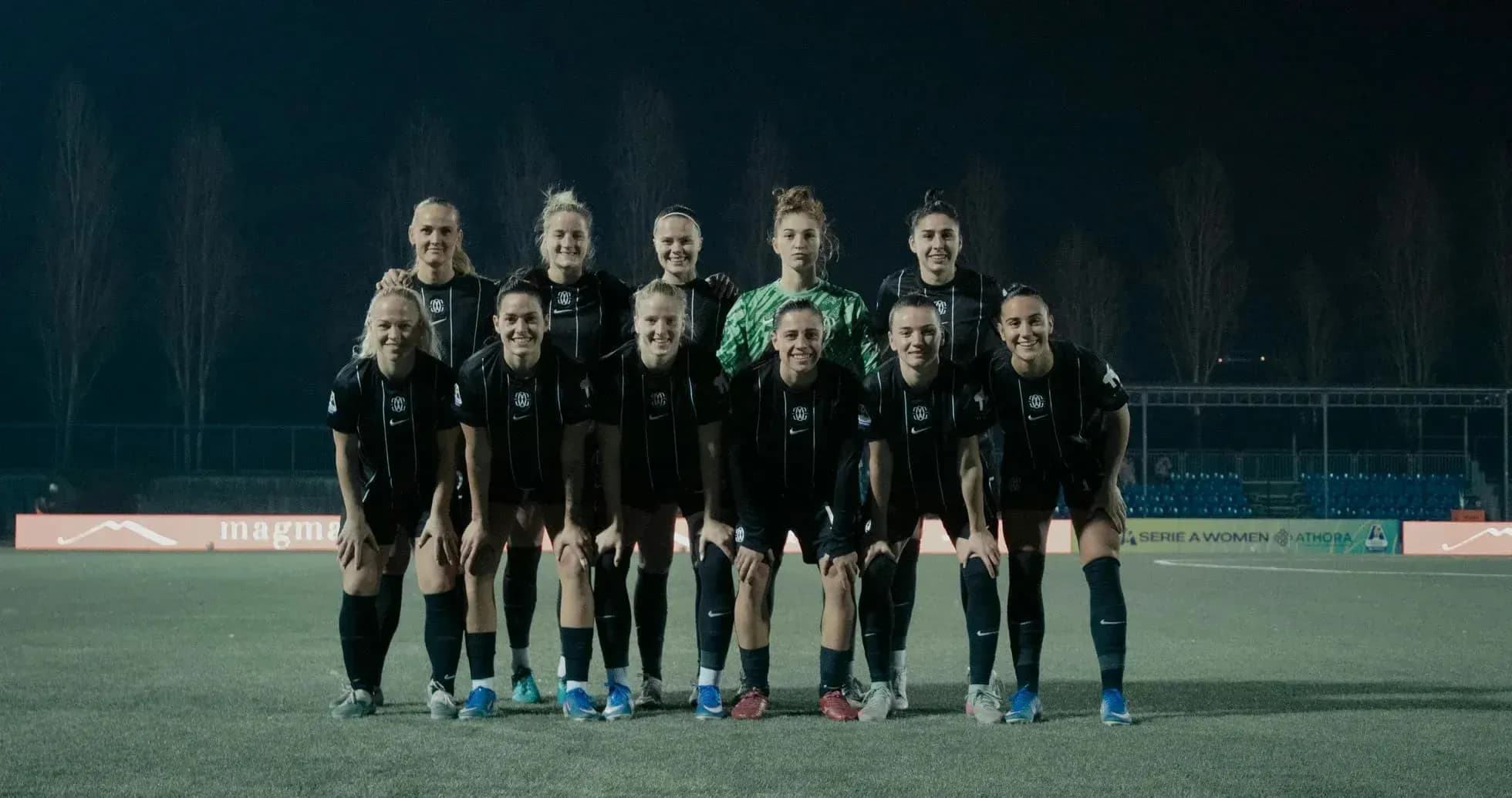 Genoa women's team posing for team photo