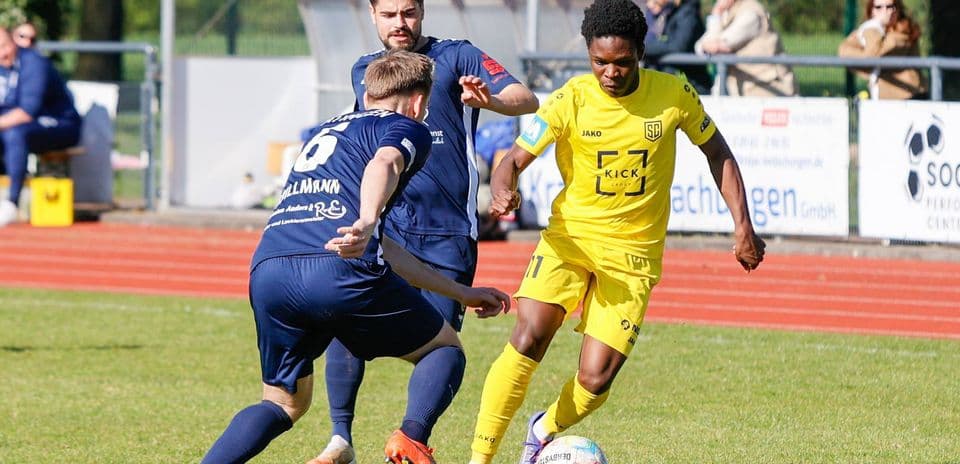 Player dribbling the ball during Oberliga match