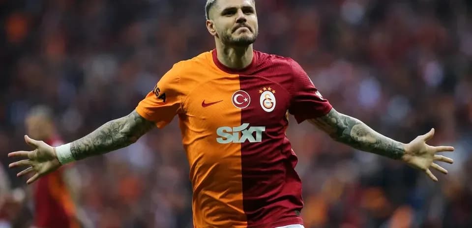 Player celebrating in Galatasaray jersey during match