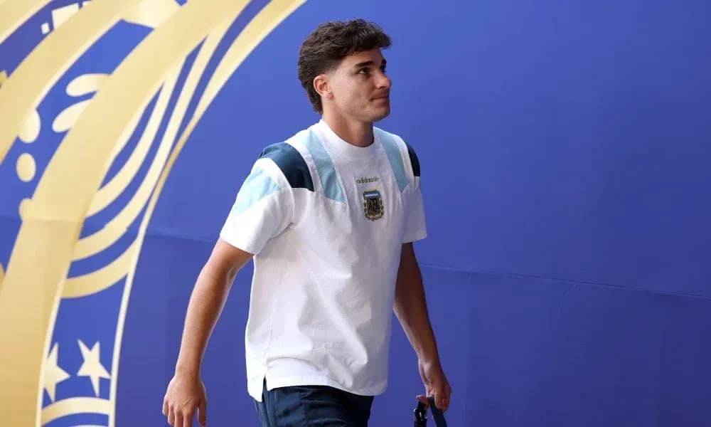 Player walking towards the venue entrance