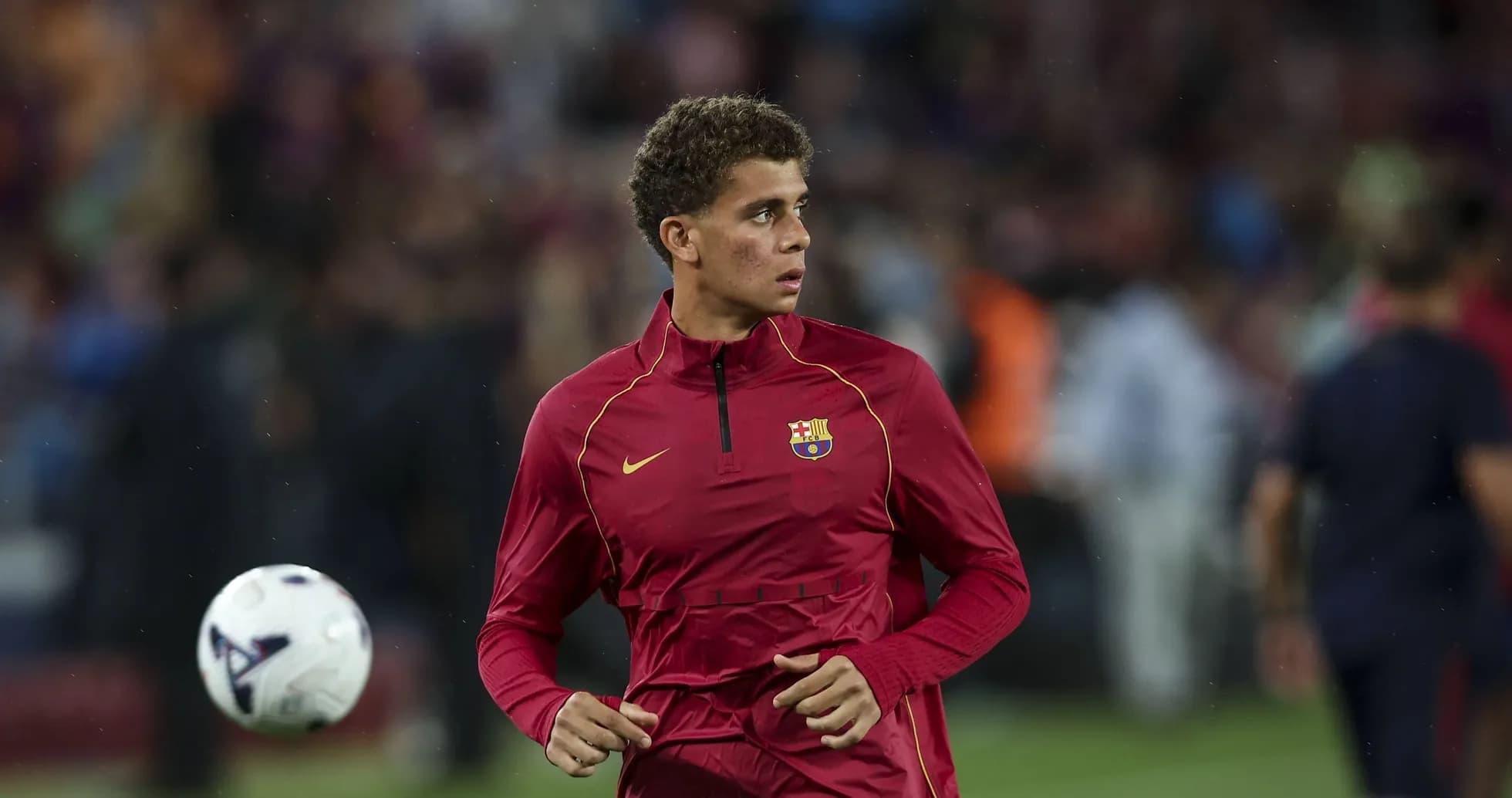 Player warming up in FC Barcelona training gear