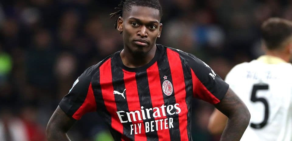 Player in AC Milan jersey on the pitch