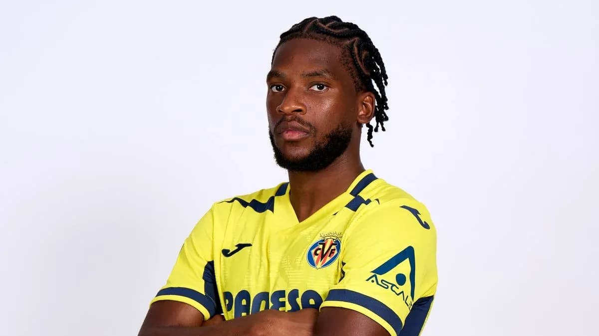 Player posing in Villarreal yellow jersey