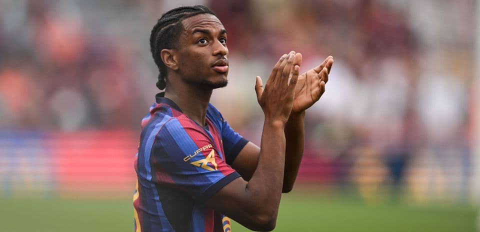 Alejandro Balde Chooses to Leave Barcelona as Manchester United Begin Transfer Negotiations