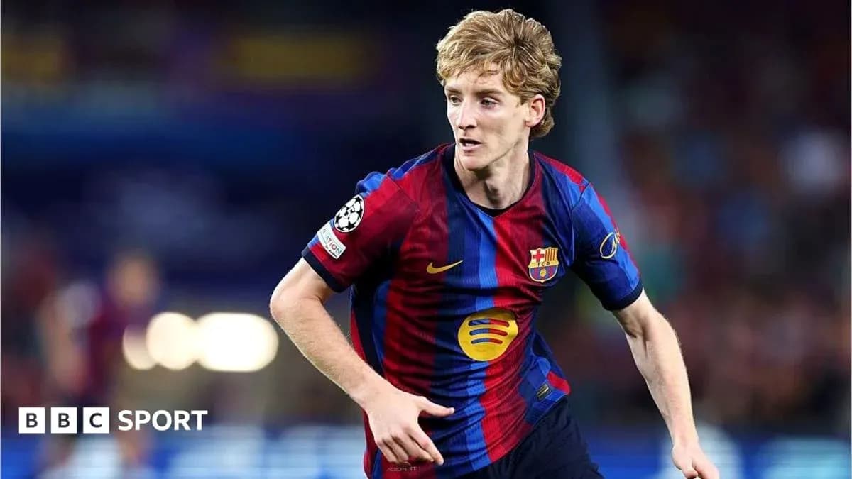 Player in FC Barcelona kit during match action Player in FC Barcelona kit during match action