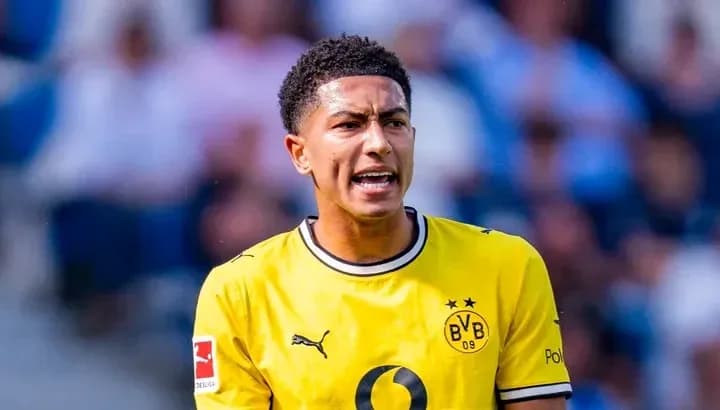 Player in yellow jersey gesturing during match Player in yellow jersey gesturing during match