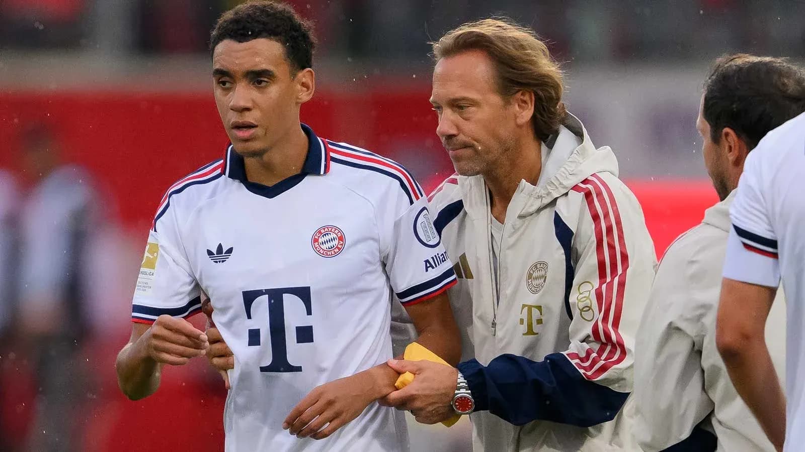 Bayern Munich player receiving guidance from staff Bayern Munich player receiving guidance from staff