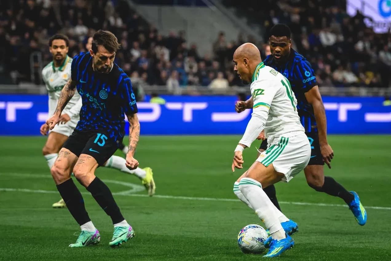 Player dribbling during AS Roma vs Inter match Player dribbling during AS Roma vs Inter match