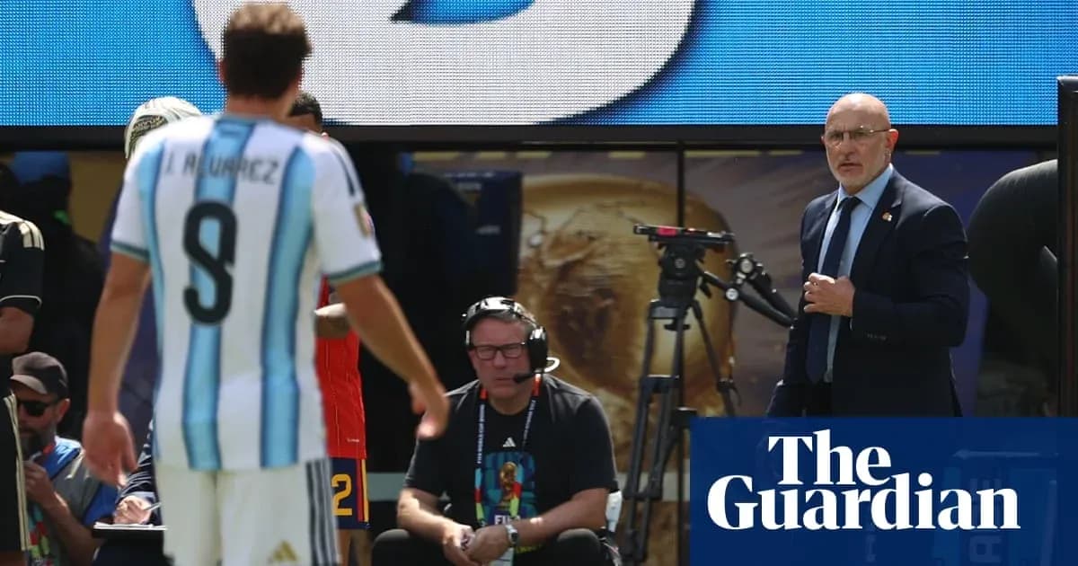 Argentina player with number 9 leaving the field Argentina player with number 9 leaving the field