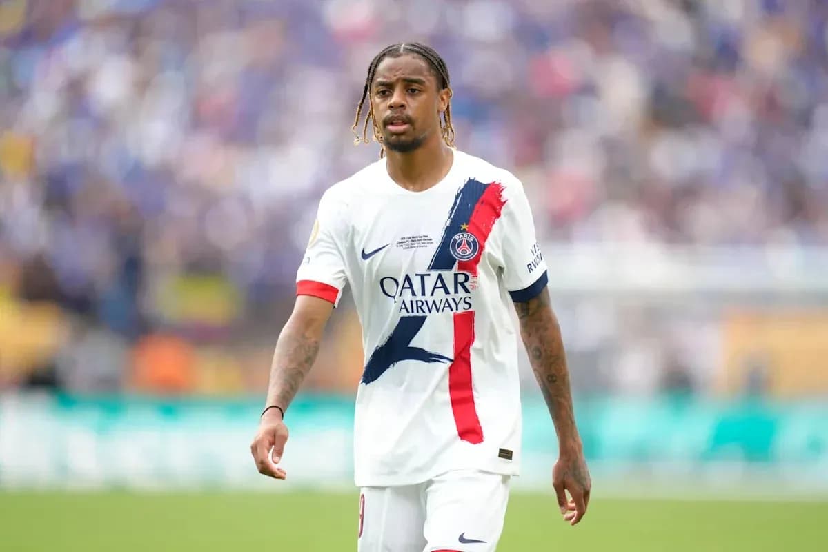 Player walking on the pitch in PSG uniform Player walking on the pitch in PSG uniform