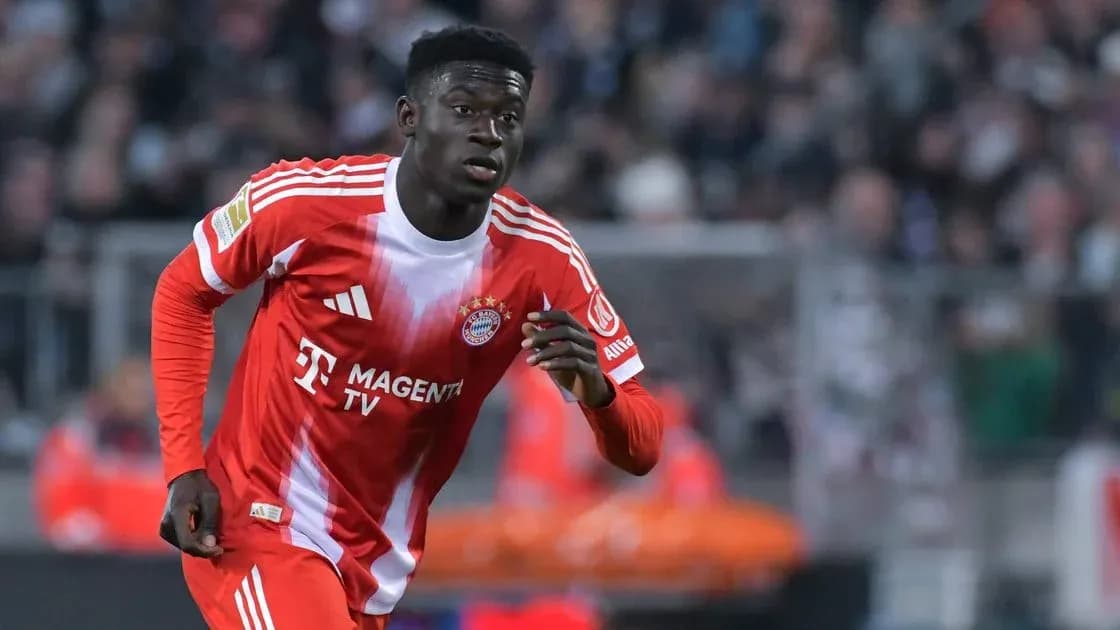 Player running on the field in Bayern Munich kit Player running on the field in Bayern Munich kit