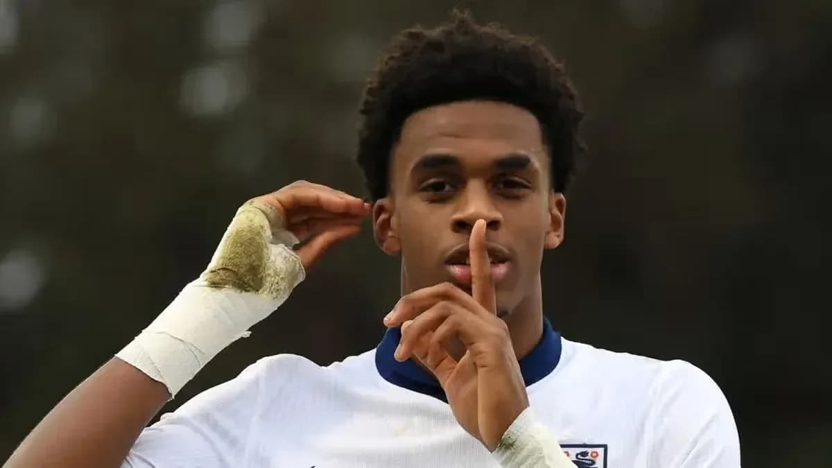 Player signaling for silence during a match Player signaling for silence during a match