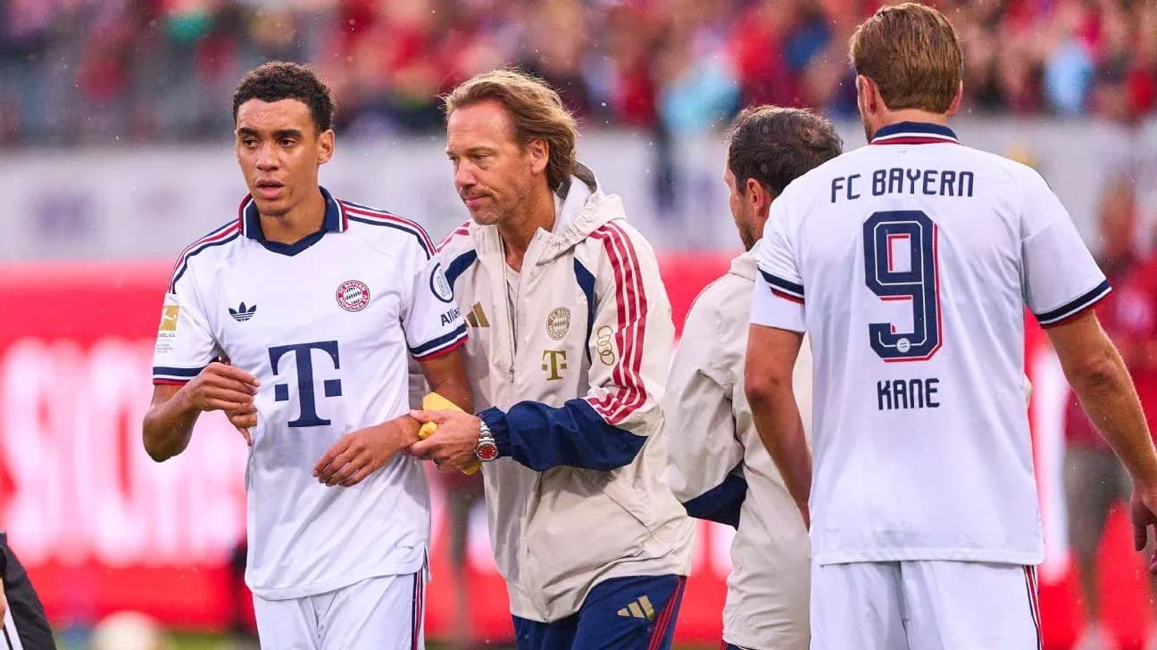 Bayern Munich players and staff during match substitution Bayern Munich players and staff during match substitution